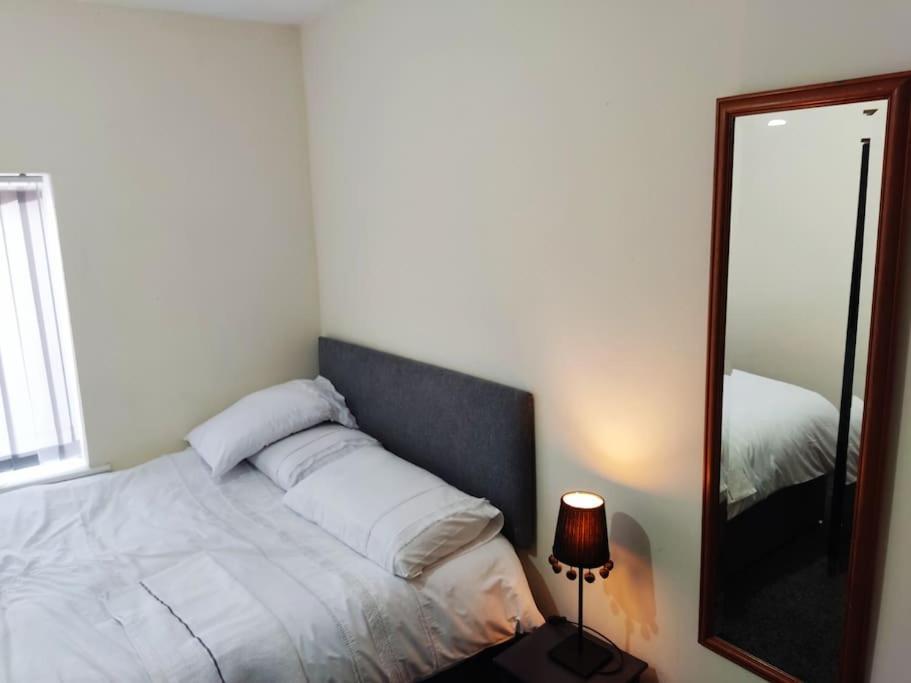 Cheerful 2-Bedroom Home With Off Street Parking Блекпул Екстериор снимка