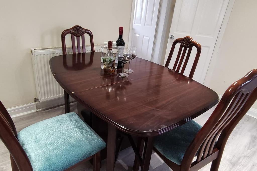 Cheerful 2-Bedroom Home With Off Street Parking Блекпул Екстериор снимка