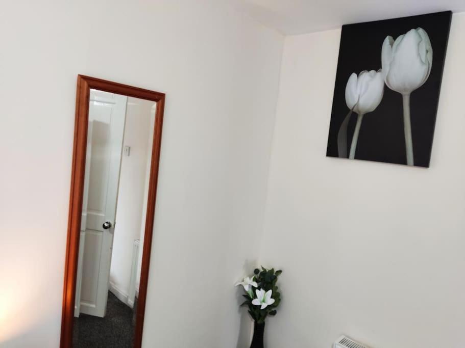 Cheerful 2-Bedroom Home With Off Street Parking Блекпул Екстериор снимка