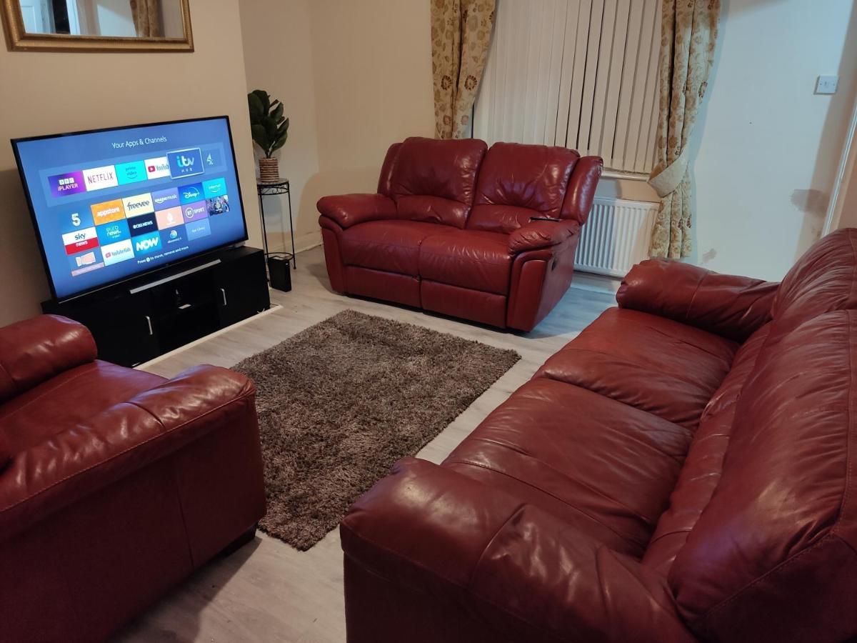 Cheerful 2-Bedroom Home With Off Street Parking Блекпул Екстериор снимка