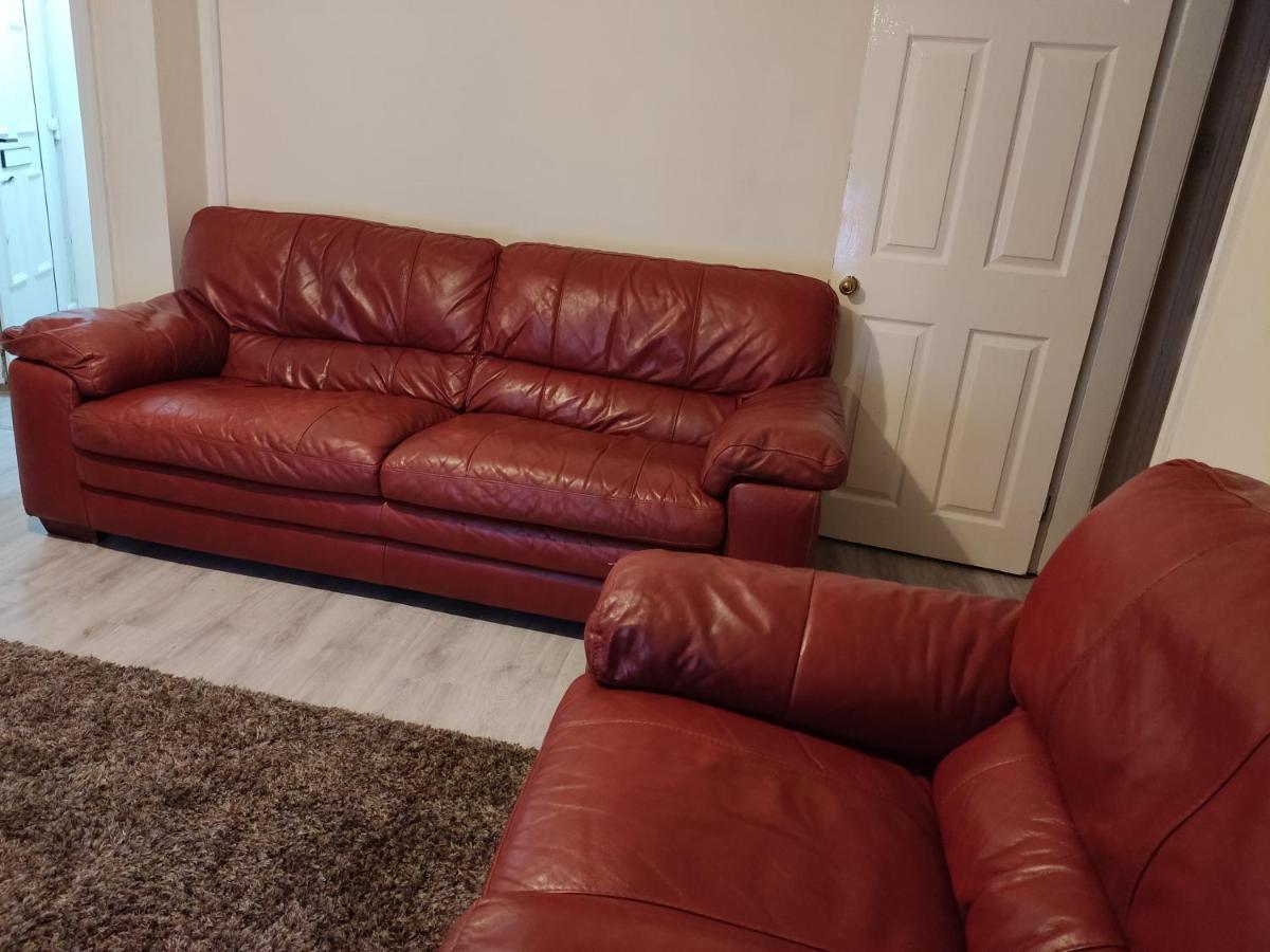 Cheerful 2-Bedroom Home With Off Street Parking Блекпул Екстериор снимка