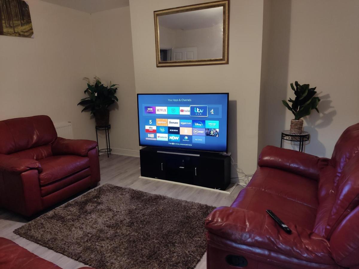 Cheerful 2-Bedroom Home With Off Street Parking Блекпул Екстериор снимка